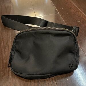 Lulu lemon crossbody bag